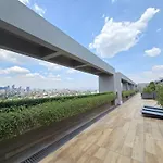 City Retreat Workspace, Wifi, Pool, Gym &Parking