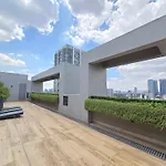 City Retreat Workspace, Wifi, Pool, Gym &Parking