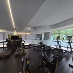 City Retreat Workspace, Wifi, Pool, Gym &Parking