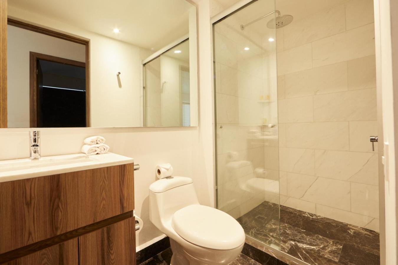 Retreat Workspace, Wifi, Pool, Gym &parking Apartment